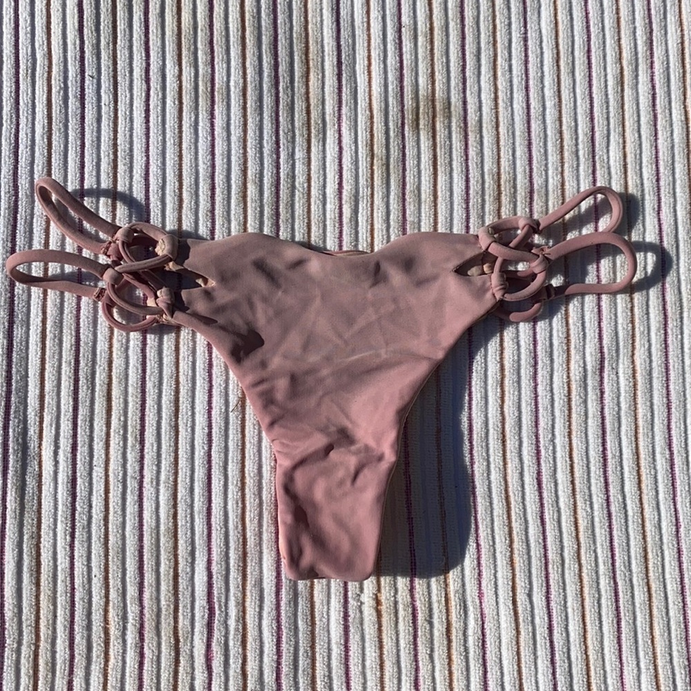 acacia bottoms